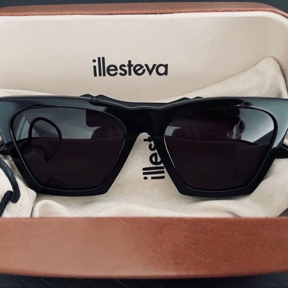 Illesteva Lisbon Sunglasses Black